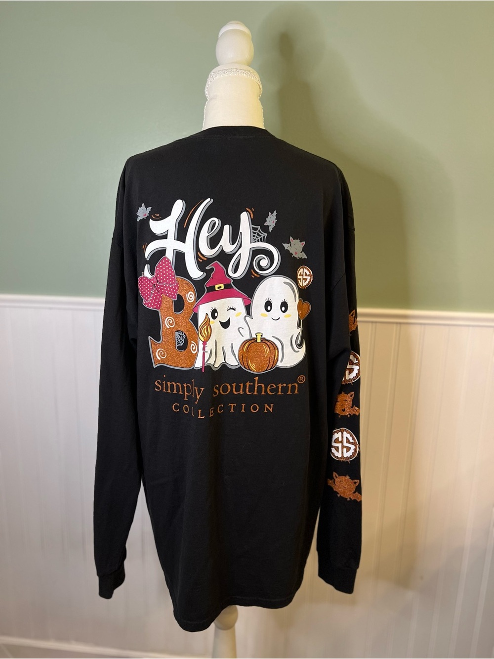 Simply Southern Black Halloween "Hey Boo" Long Sleeve Tee with Ghosts & Pumpkin